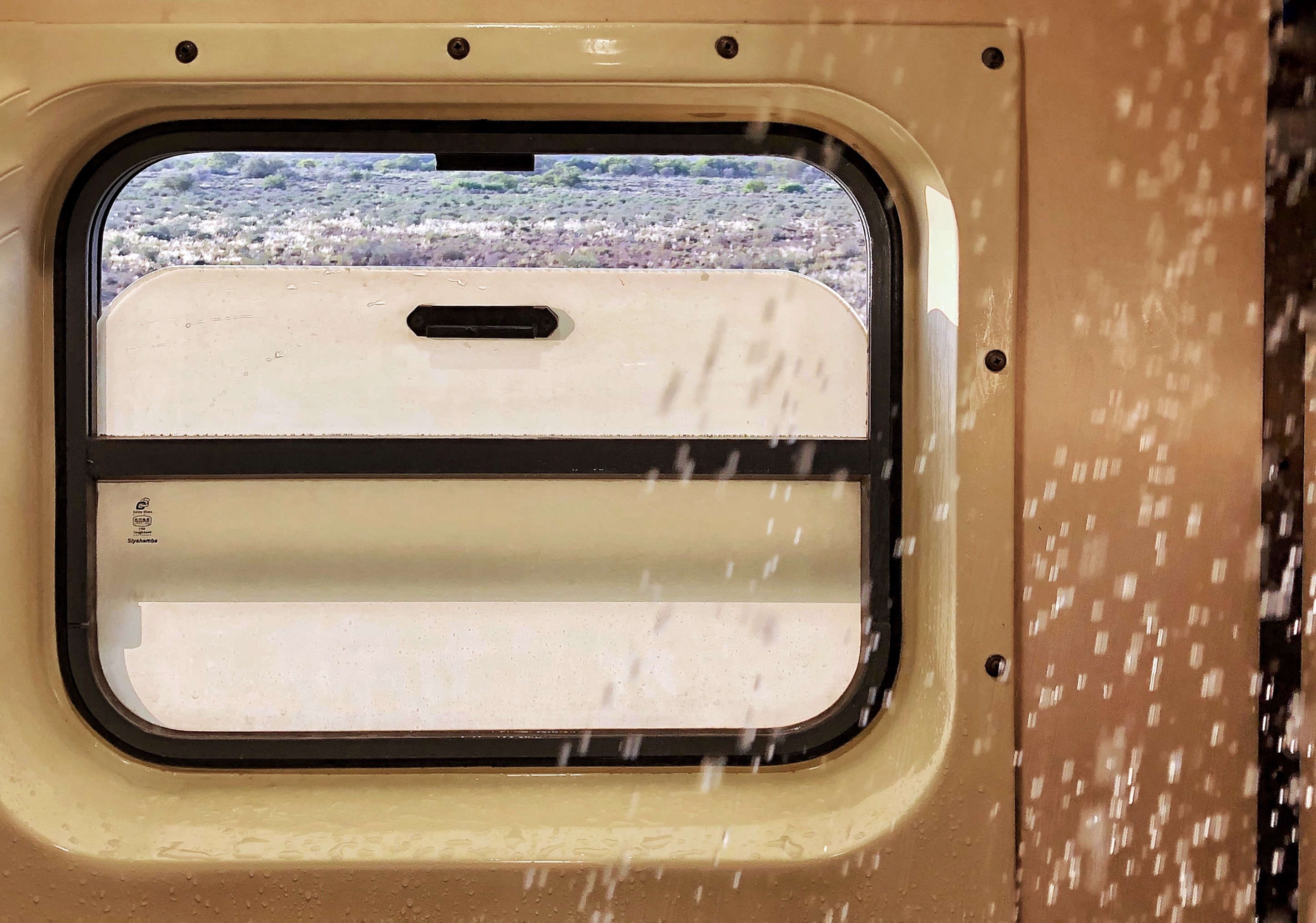 Brusebad i toget