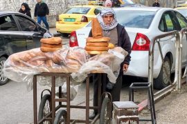 Brødsælger på gaden i Ramallah