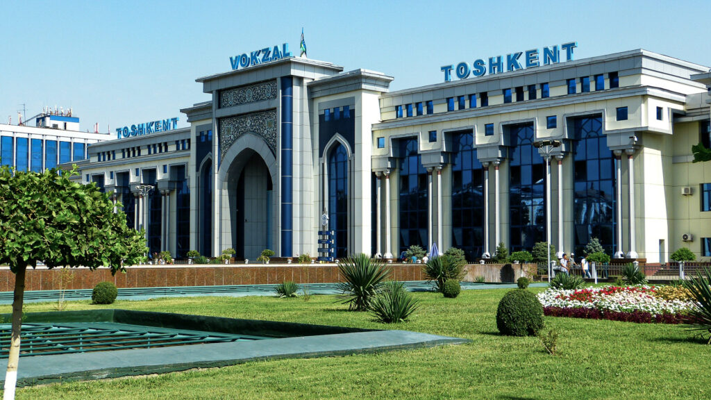 Banegården i Tasjkent, Usbekistan - Med tog fra Danmark til Usbekistan